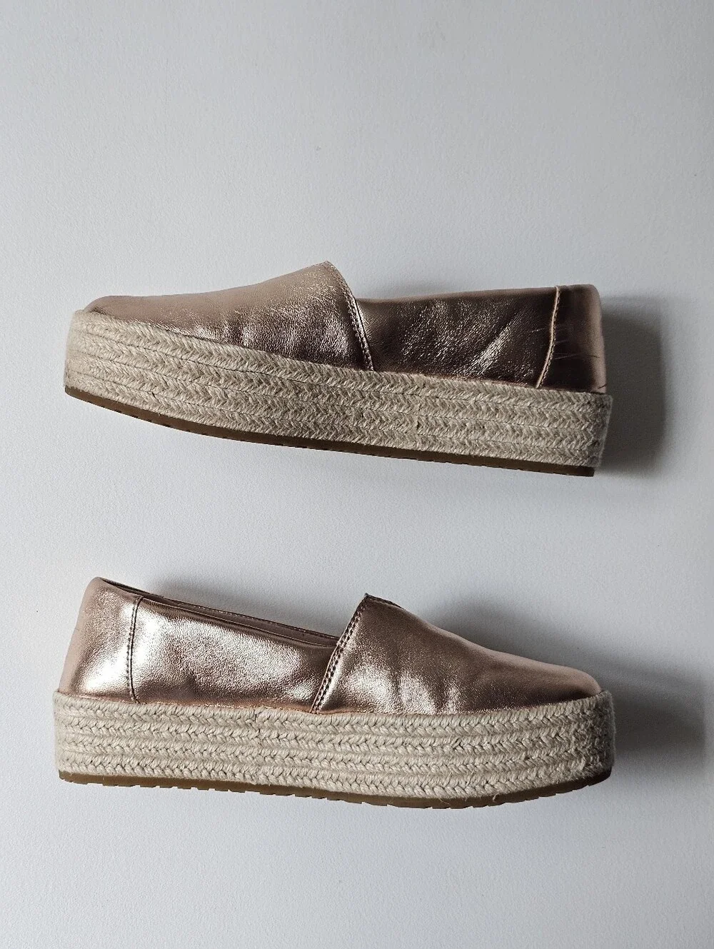 TOMS Valencia Rose Gold Metallic Leather Jute Platform Espadrille SlipOn Shoes 8